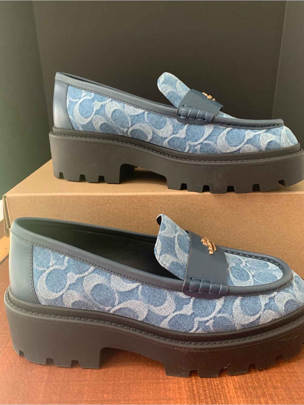NEW In Box COACH Women's Lucy Lug Sole In Signature Denim Indigo Size 8.5 CDF78 - Picture 3 of 12